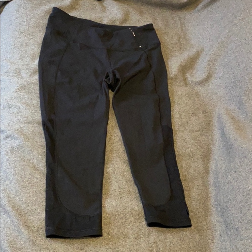 CALIA by Carrie Underwood 3/4 Length Leggings